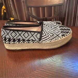 Gianni Bini Black & White Espadrilles Size 7